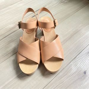 The Johanna Crisscross Clog Sandal in Leather